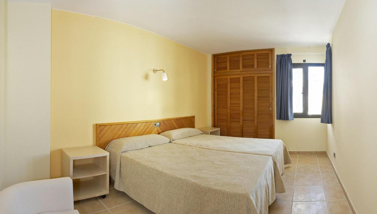 Apartamentos San Francisco Sant Antoni de Portmany Quarto foto